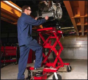 This lift table handles powertrain components like engines and their transmissions, engines with transaxle assemblies, rear ends and large electric vehicle batteries.